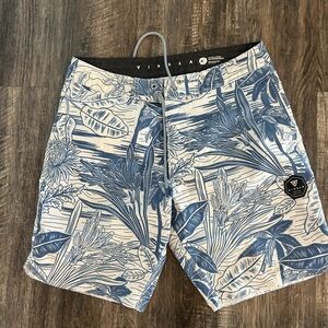 VISSLA Men's Blue and White Tropical Board Shorts
